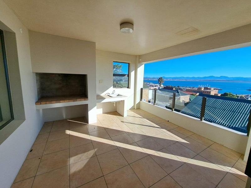 To Let 5 Bedroom Property for Rent in Mossel Bay Western Cape